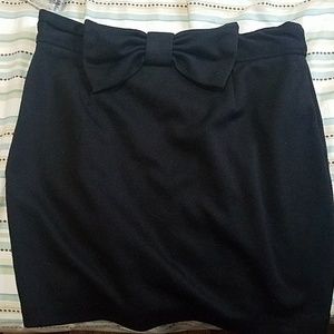 Black bow skirt